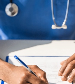 Médico da Multiclínica em atendimento